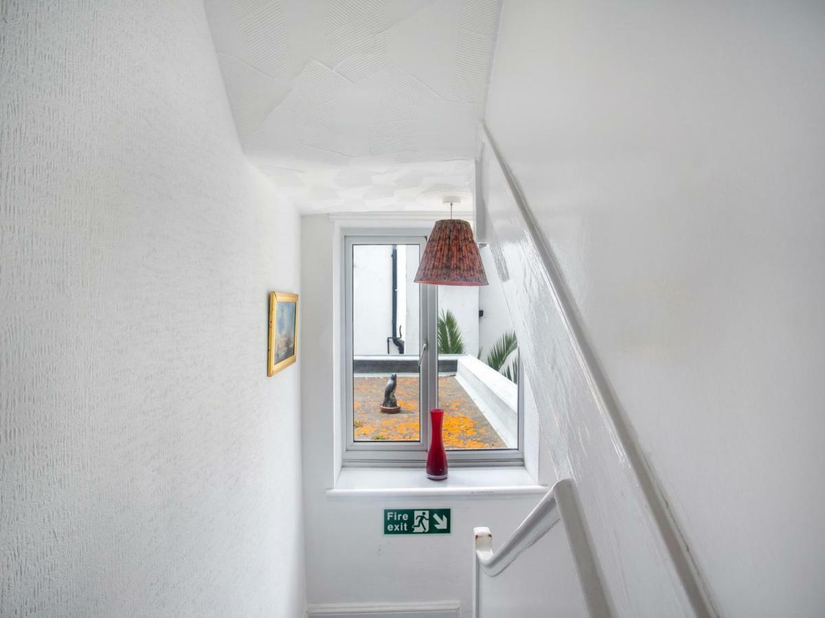 Oyo Avalon Lifestyle Guest House Brighton Exterior photo